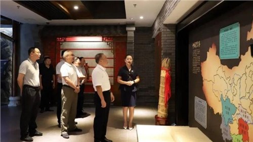 湖南省人大常委會(huì)副主任彭國(guó)甫一行考察調(diào)研集團(tuán)白沙溪茶廠(chǎng)