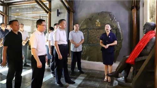 湖南省政協(xié)主席、黨組書(shū)記毛萬(wàn)春一行來(lái)集團(tuán)白沙溪茶廠(chǎng)考察調(diào)研