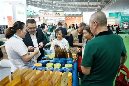 我與中部農(nóng)博會(huì)的24年 | 集團(tuán)公司副董事長(zhǎng)吳浩人：連續(xù)24年參加，進(jìn)行品牌展示與新品推廣(guǎng)